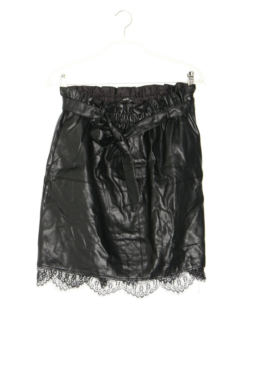 Chicorée - Faux Leather-Skirt with Elastic Band with Lace - M