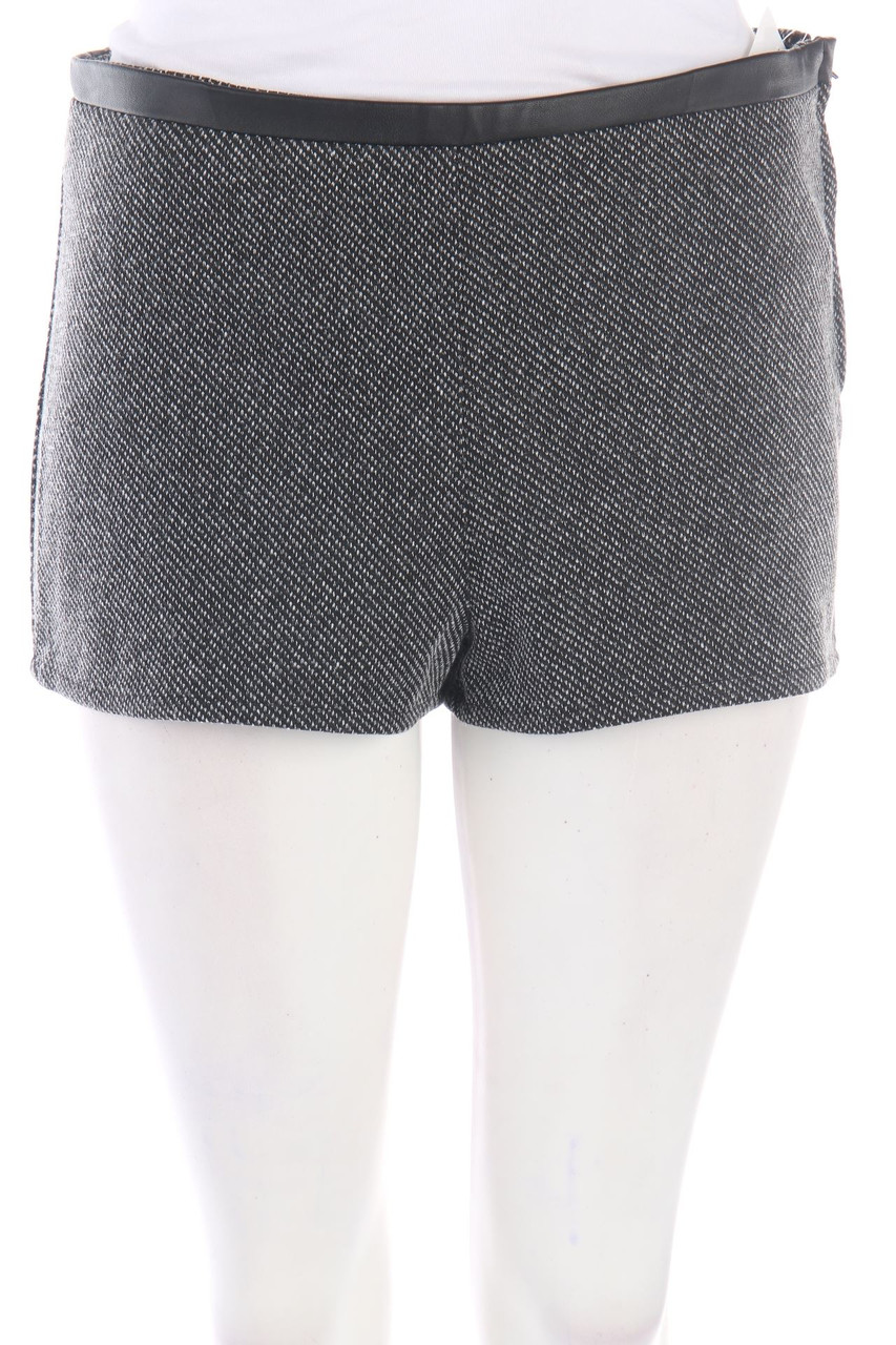 H&M DIVIDED - Shorts mit Kunstleder-Details - D 38
