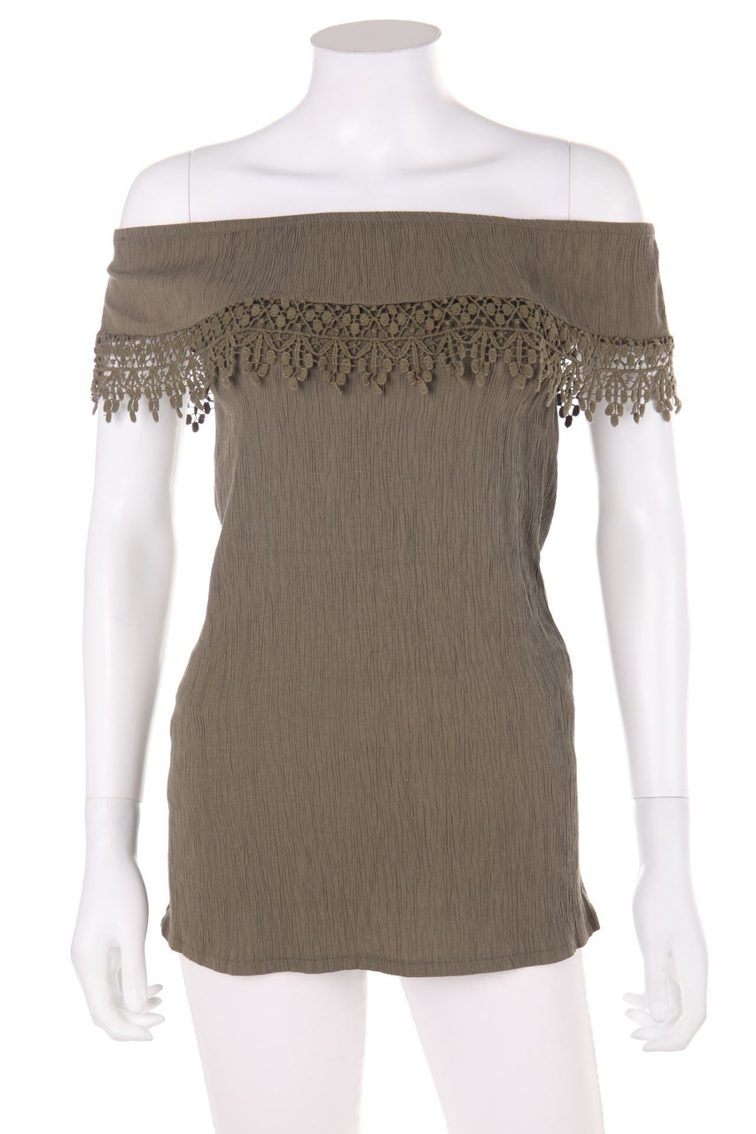 SECONDHAND - Off-the-shoulder blouse with Crochet Knit Details - M