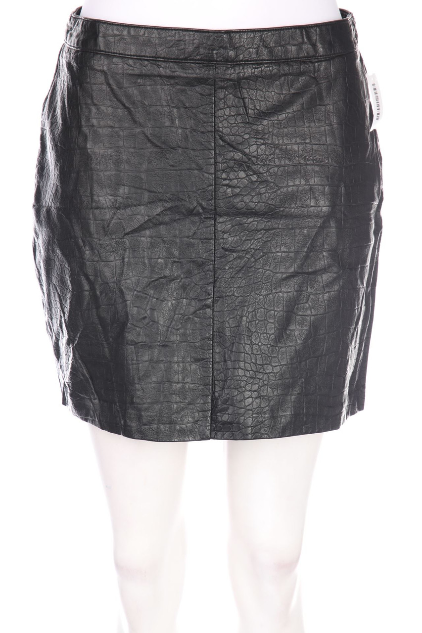 Stradivarius - faux leather mini-skirt - D 36
