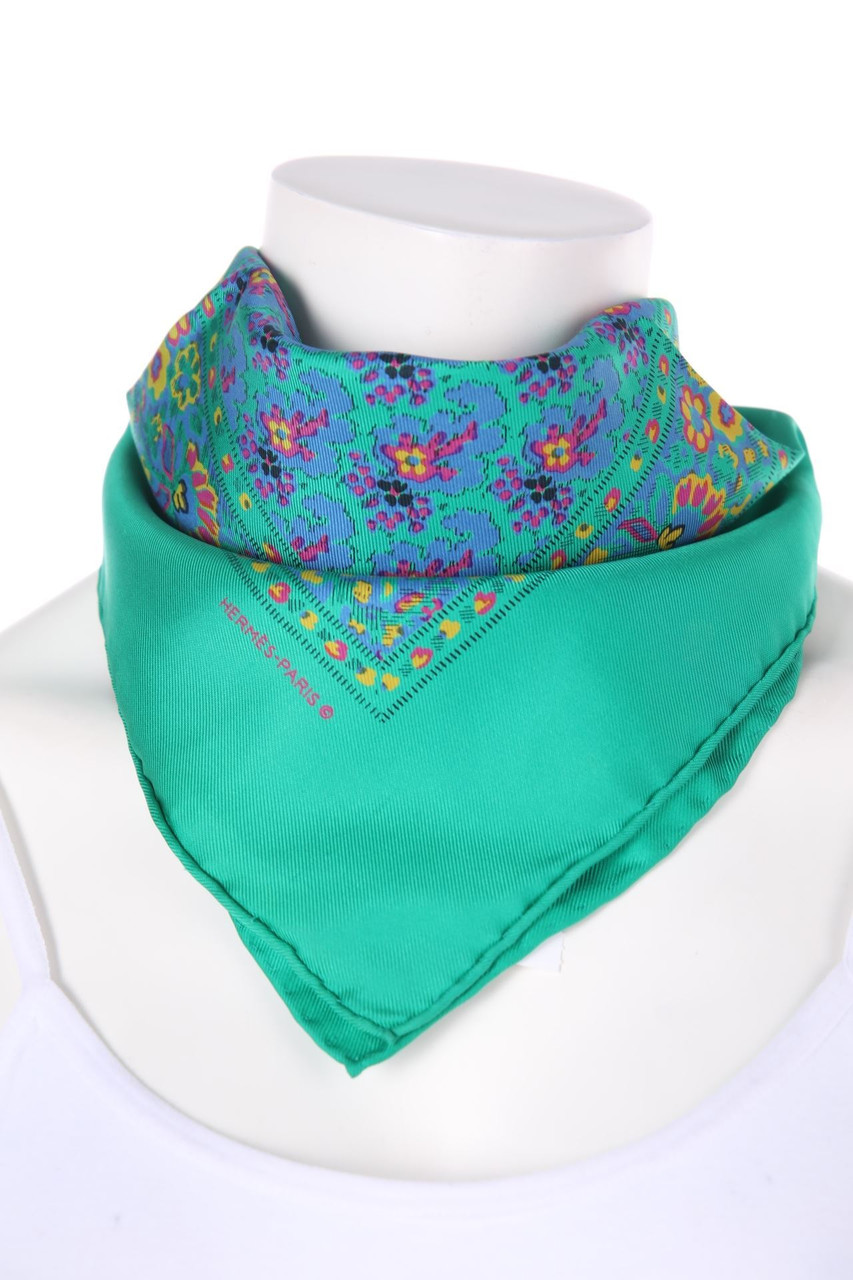 HERMÈS PARIS - silk scarf with Print