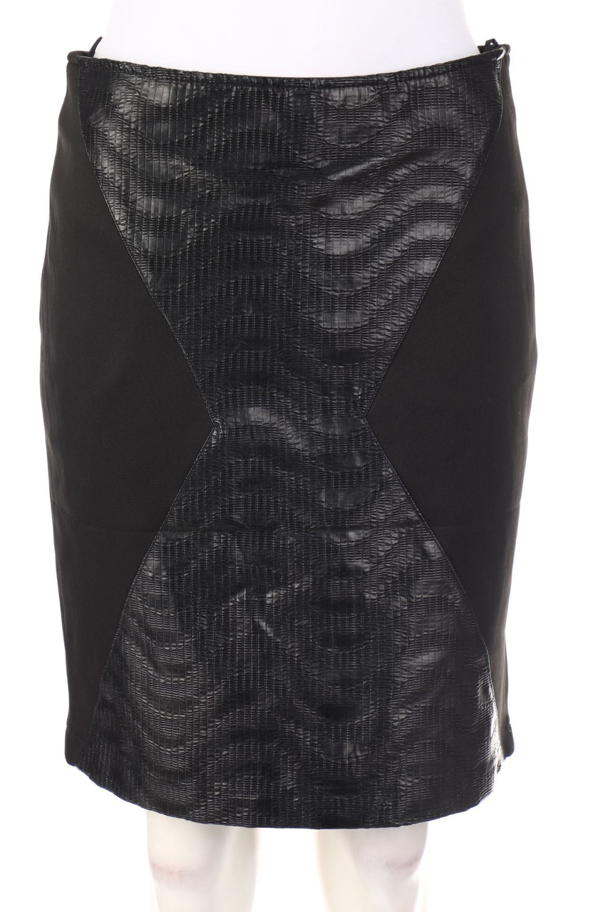 Simple City - Skirt with Faux Leather Details - M