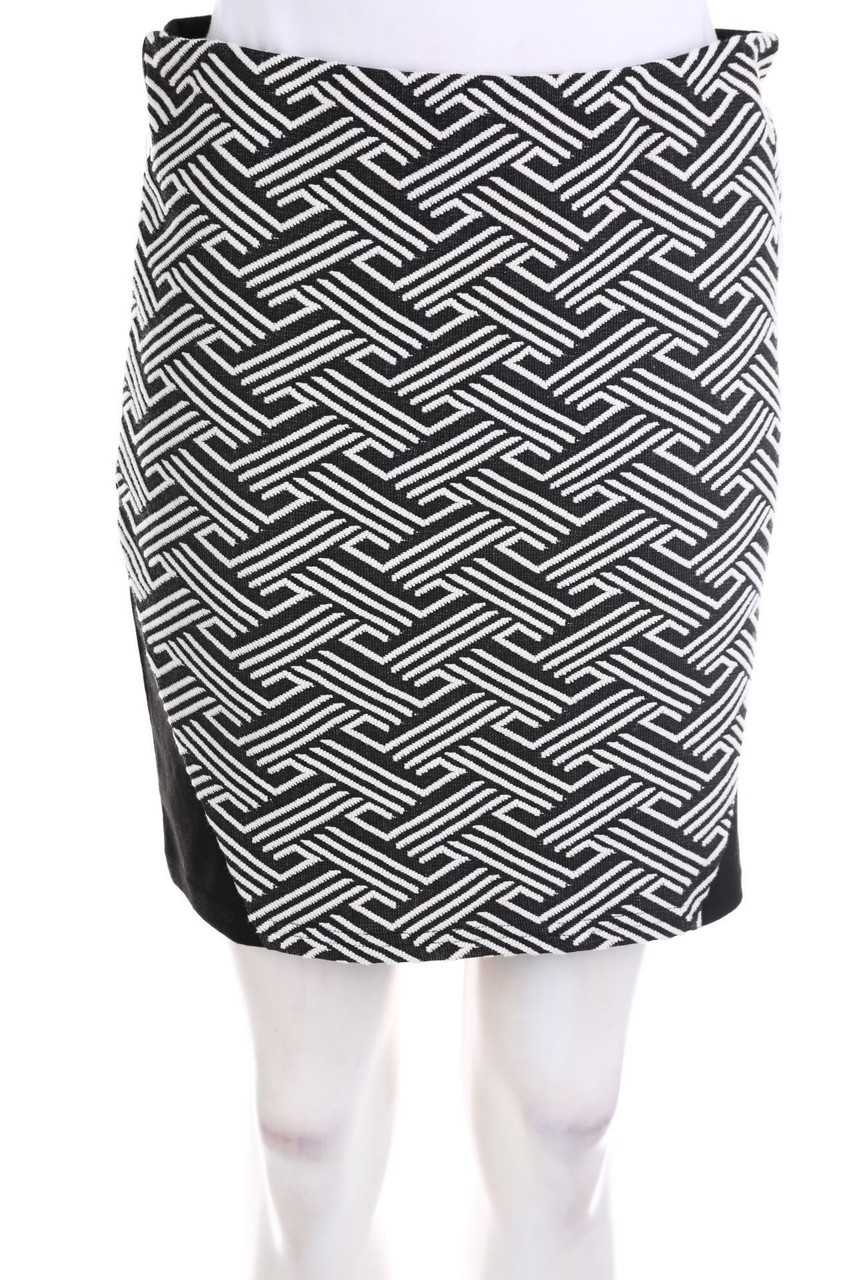 No Label - Skirt with Geo Pattern - D 40