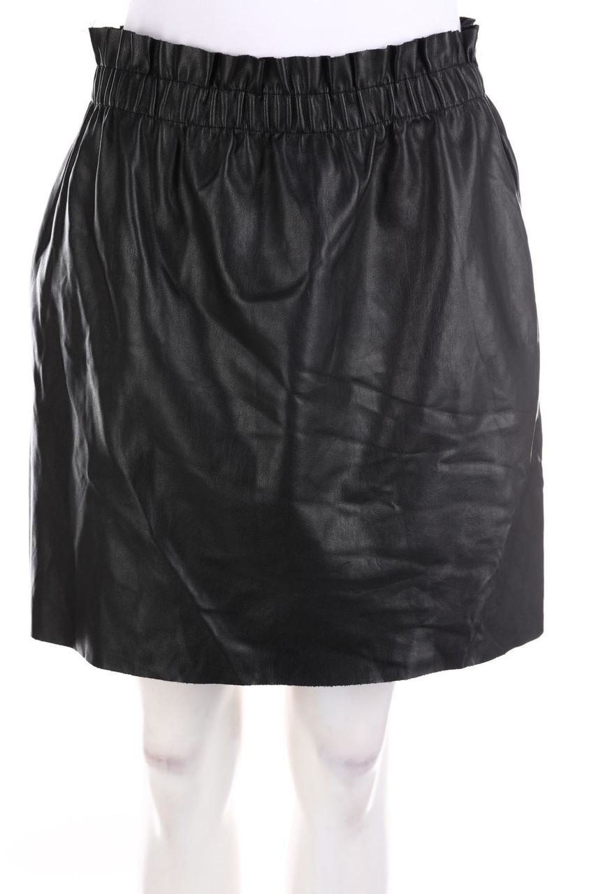 Zara Knit - faux leather mini-skirt with Ruffles - L