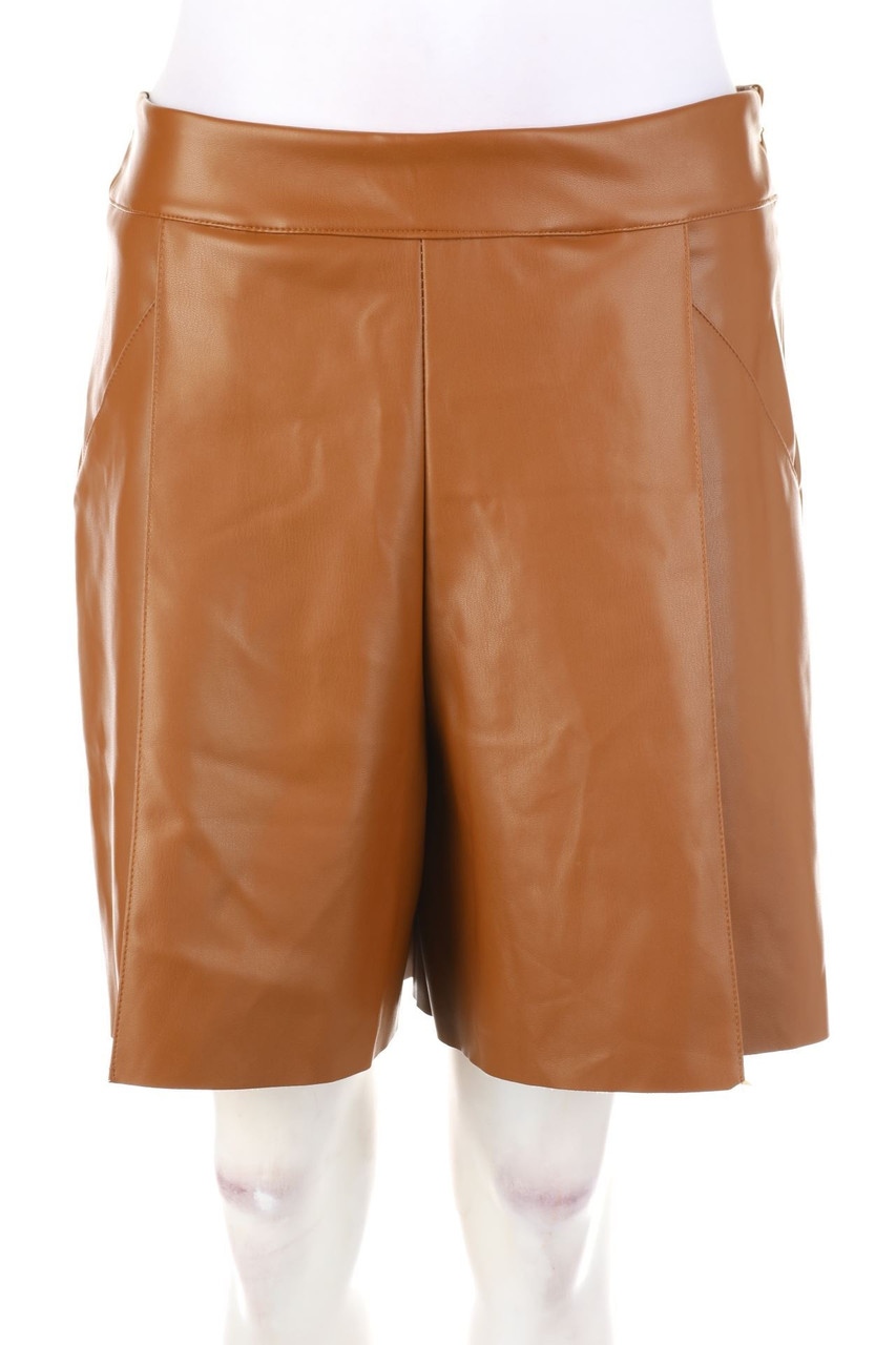 NEW COLLECTION - Faux Leather-Shorts - L