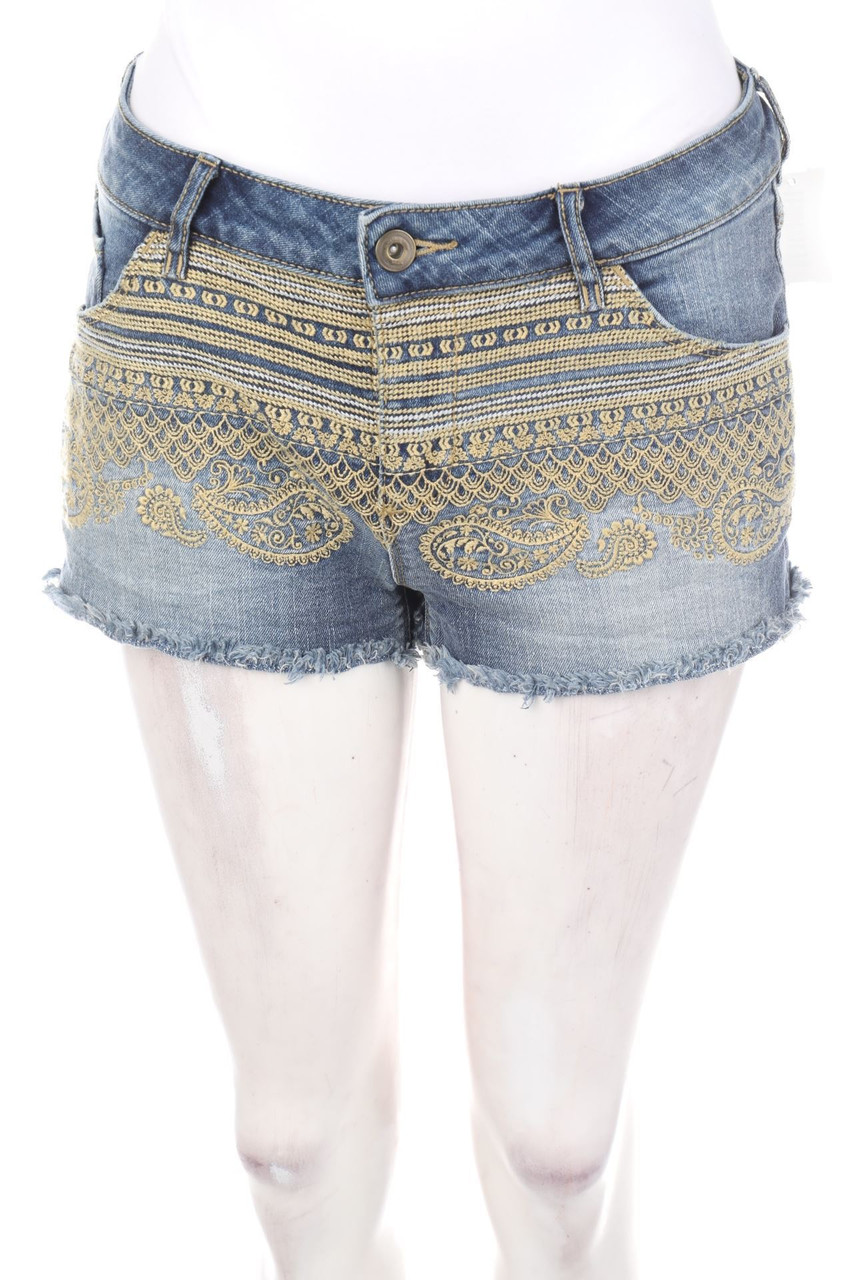CLOCKHOUSE by C&A - Used Look Jeans-Shorts mit Stickereien - D 38