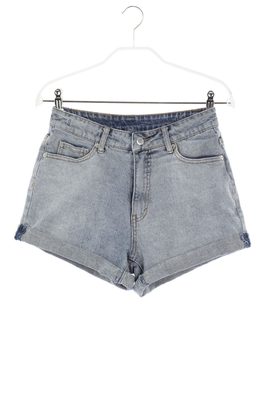 CHEAP MONDAY - High Waist-Used Look Jeans-Shorts mit Logo-Patch - W27