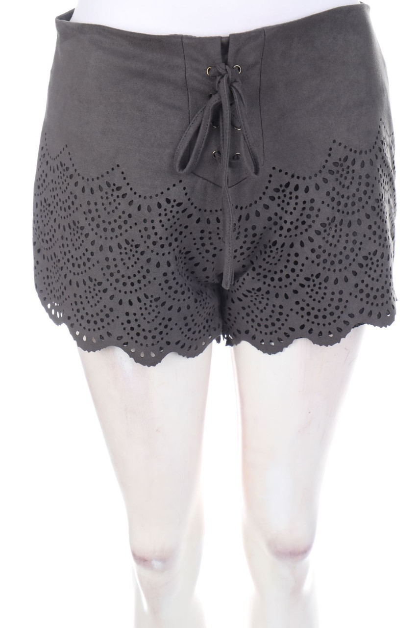 Ale-Hop - Faux Leather Shorts with Lacing - M