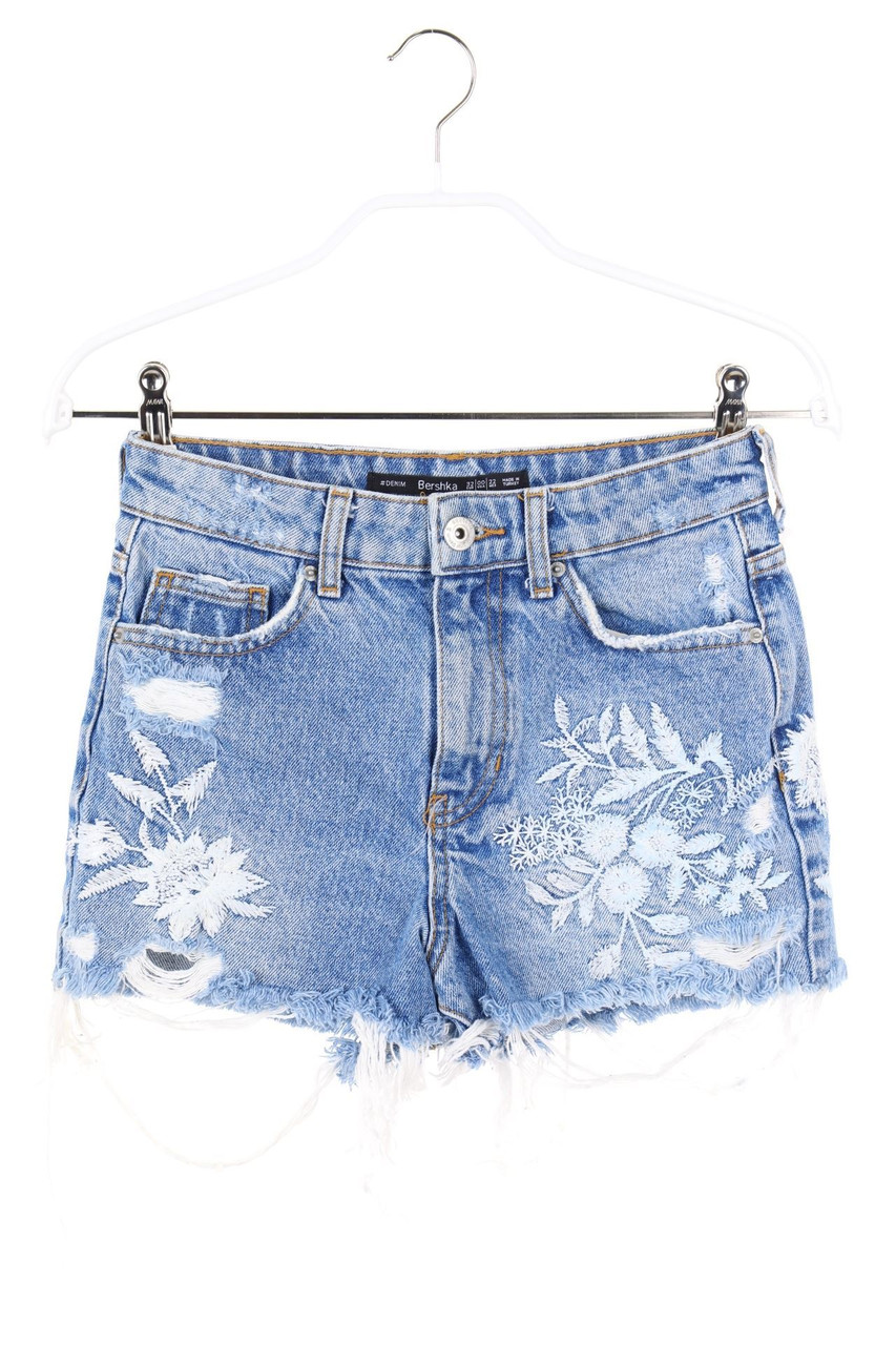 Bershka - Distressed Jeans-Shorts mit Stickereien - D 30