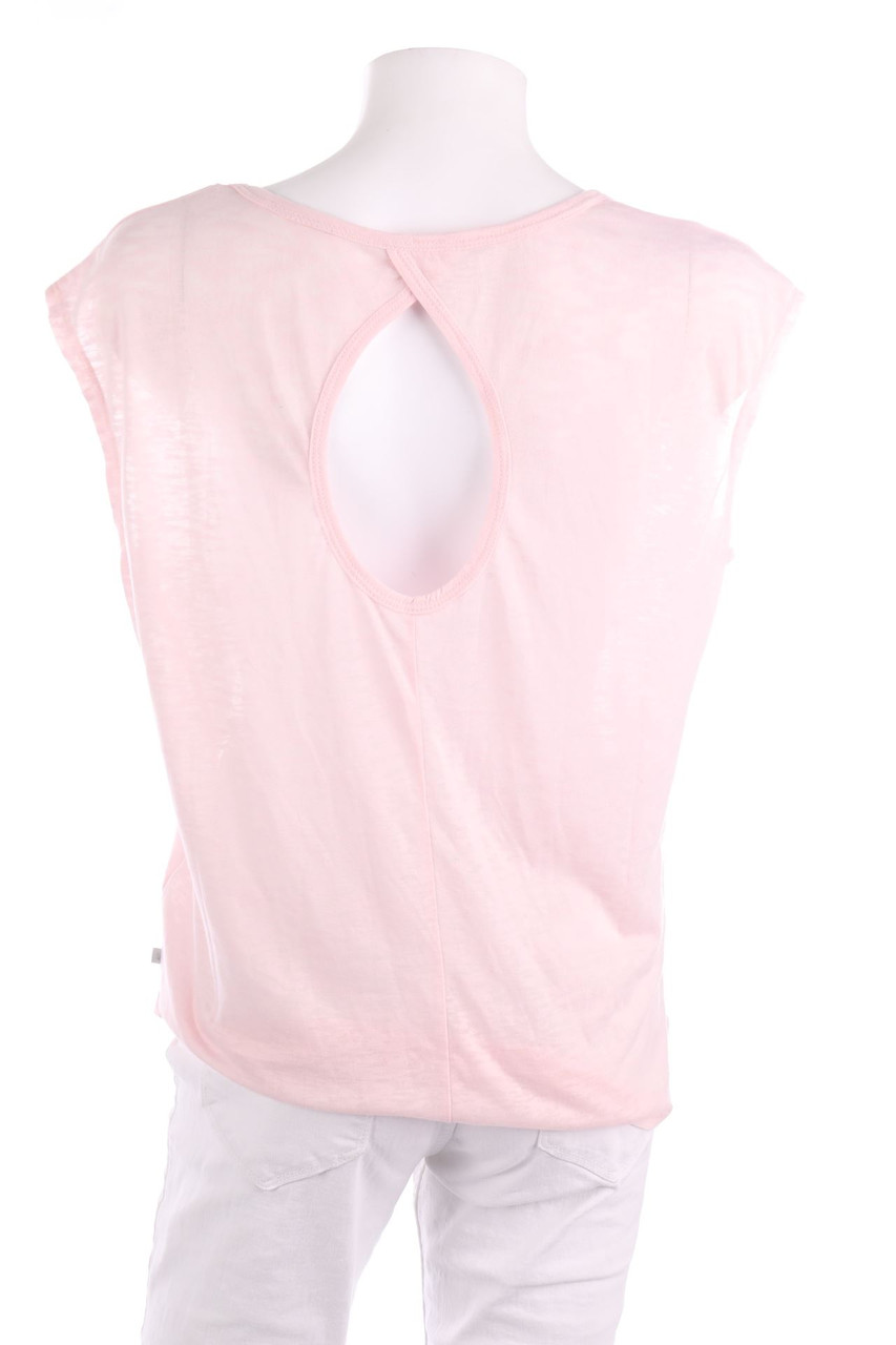 No Label - Top with Cut-Out - D 42