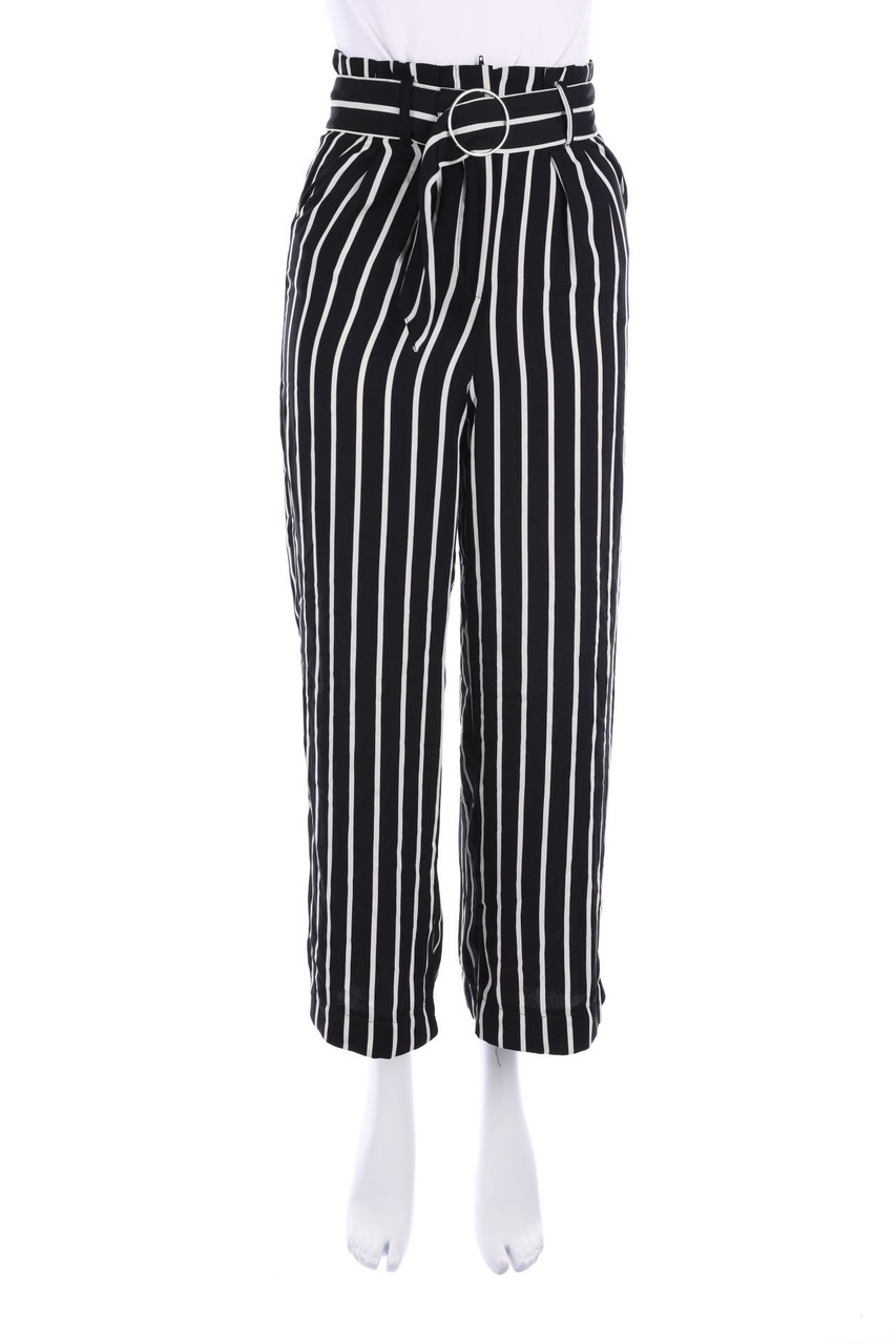 Bershka - High Waist-Pleated Pants with Stripes - D 30
