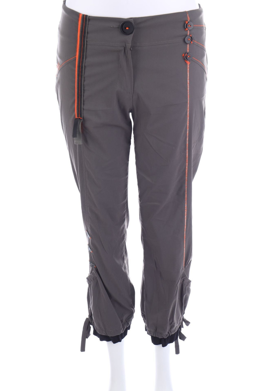 la modes est à vous - Capri-Hose mit Schmuck-Knöpfen - D 36