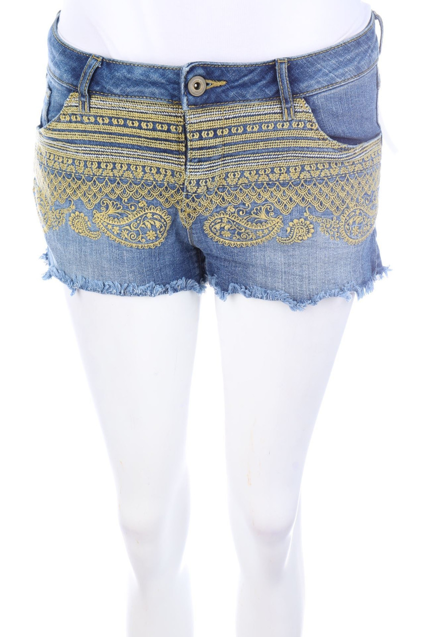 CLOCKHOUSE by C&A - Jeans-Shorts mit Stickereien - D 38