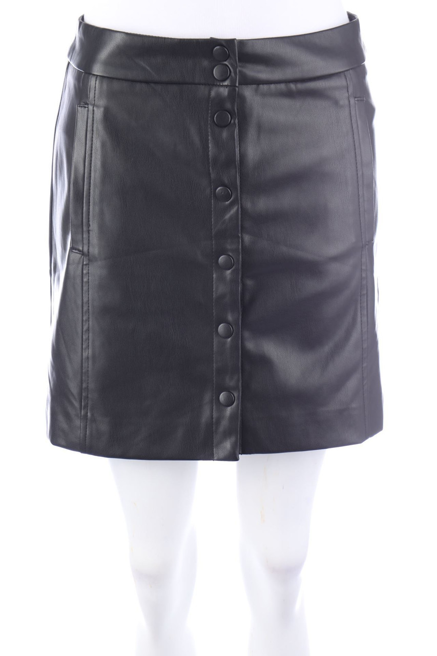 Stradivarius - faux leather mini-skirt - D 36
