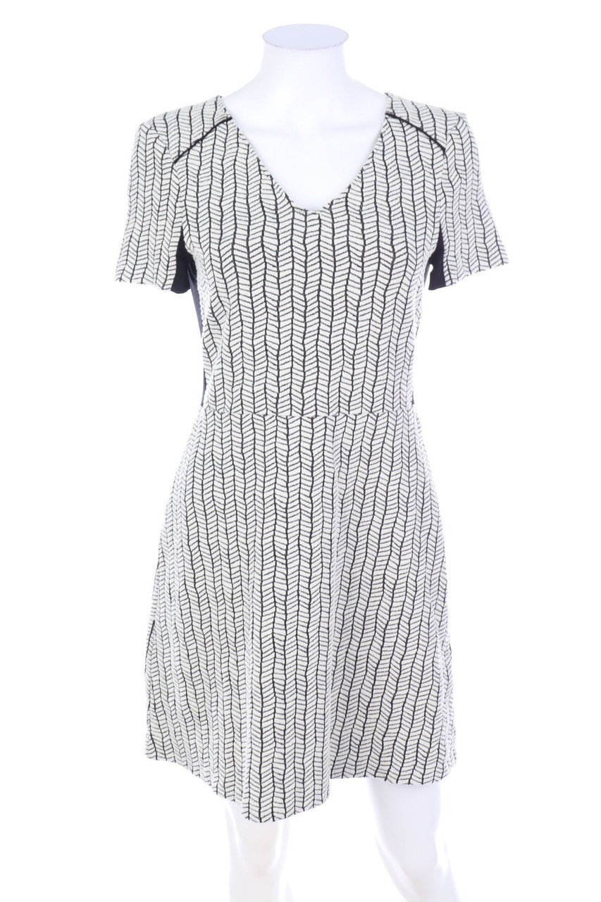 ZARA - Shortsleeve-Dress with Geo Pattern - M