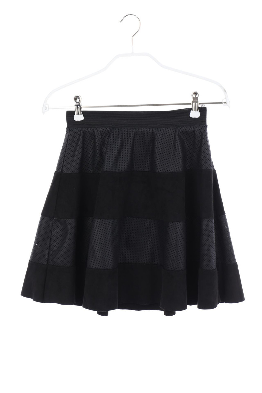 ONLY - Faux Leather-Mini-Rock mit Cut-outs - XS