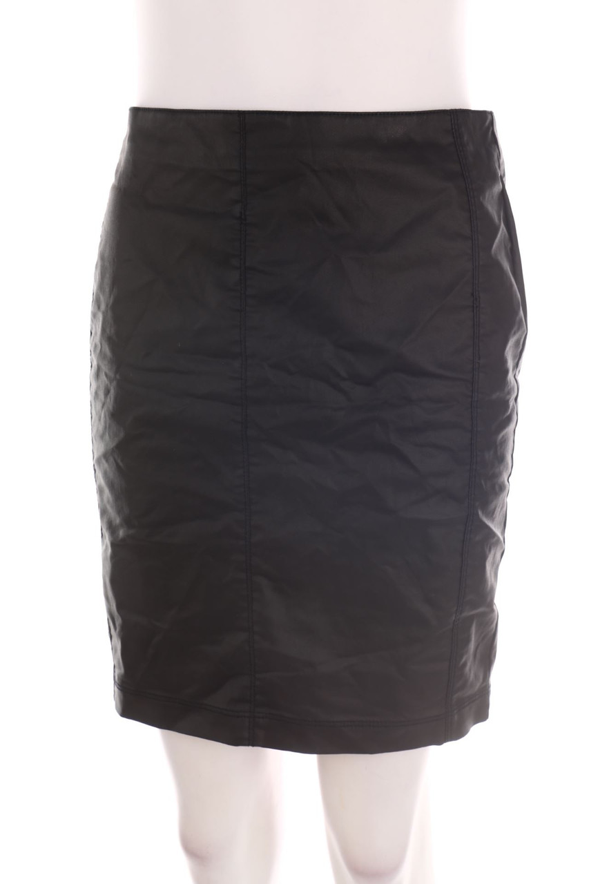 C&A - faux leather mini-skirt - M