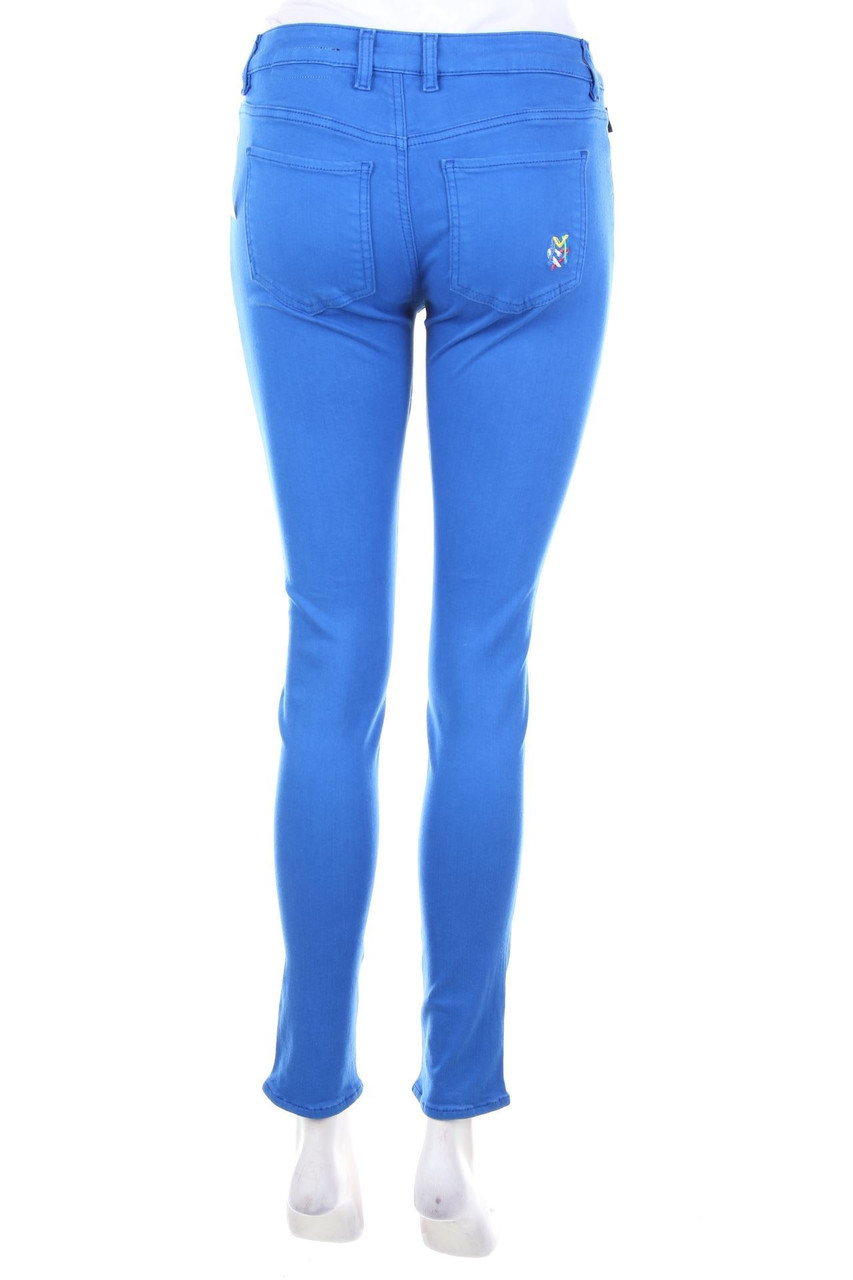 LOVE MOSCHINO - Skinny-Jeans mit Logo-Badge - W26