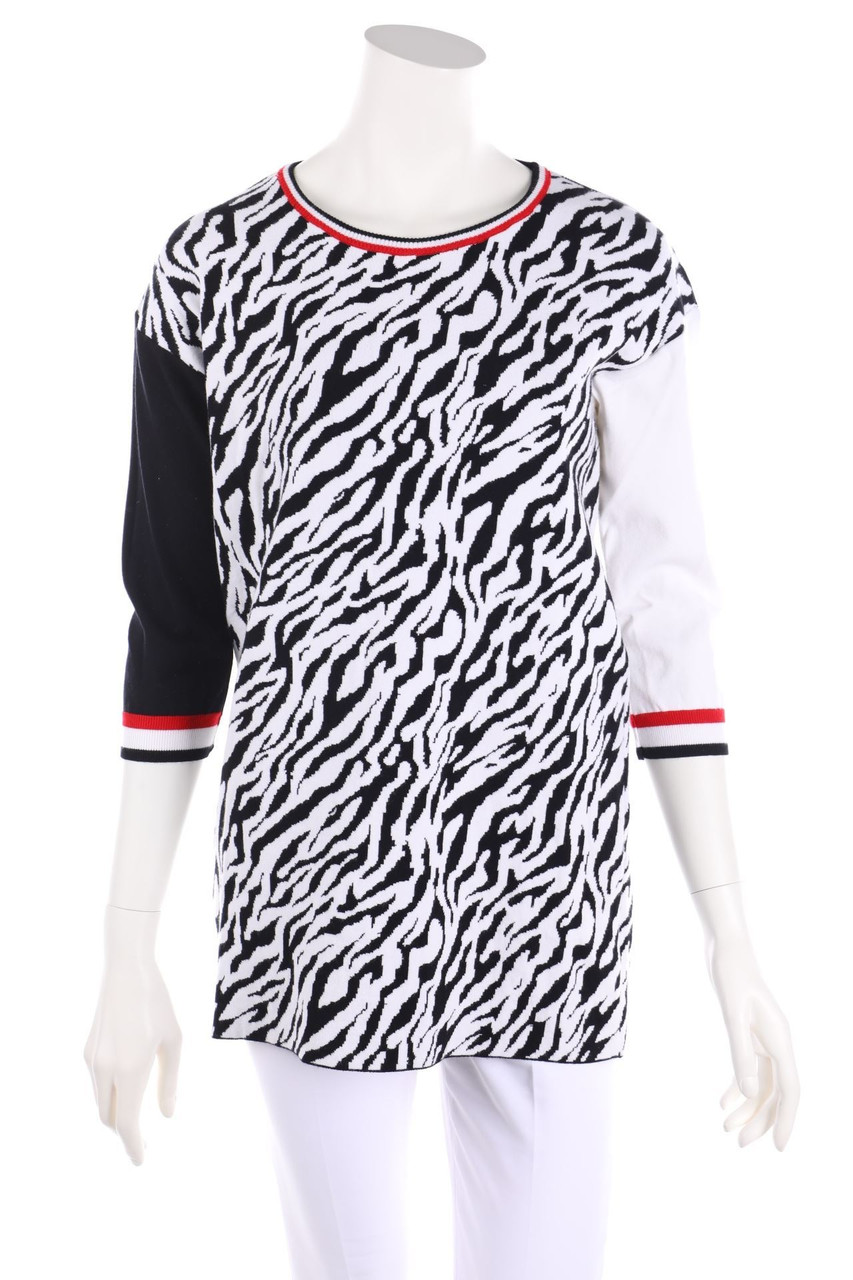 AKEP - 3/4-Sleeve Pullover with Animal Print - D 34